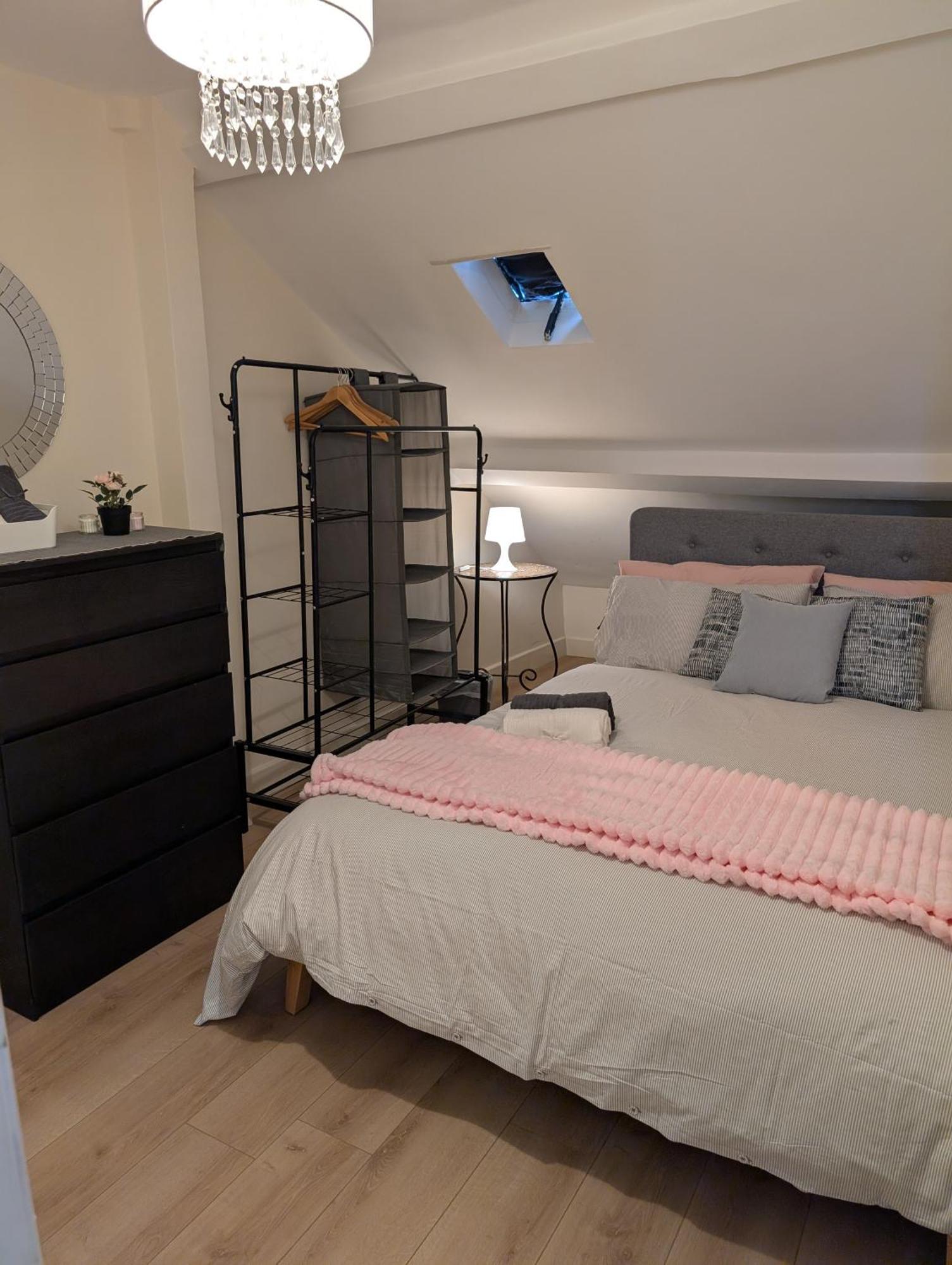 Cosy Modern One Bedroom In Hammersmith Londra