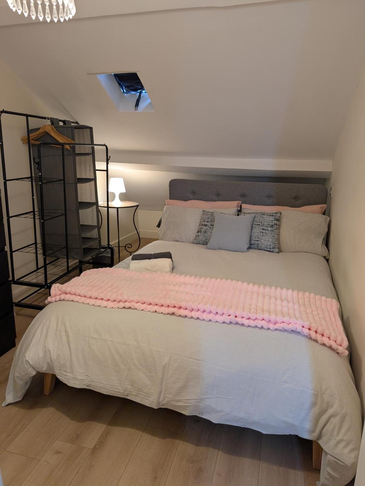 Cosy Modern One Bedroom In Hammersmith * Londra